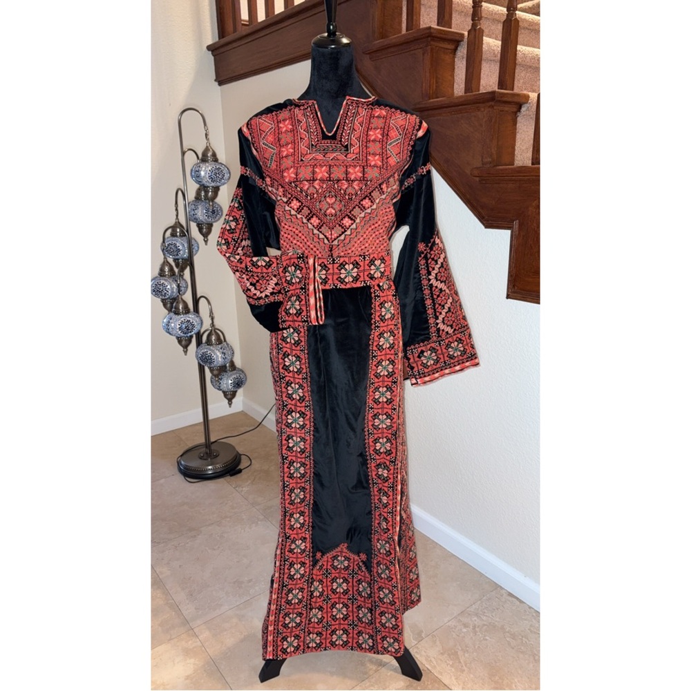 Hand Embroidered tatreez thob thoub thobe
Palestinian dress
